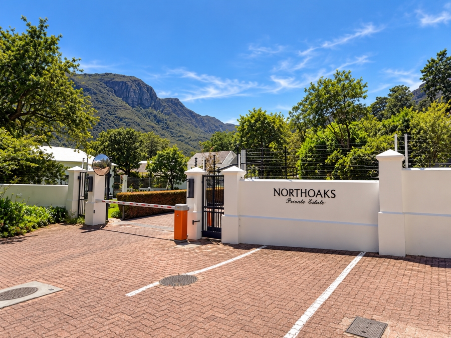 5 Bedroom Property for Sale in North Oaks Western Cape